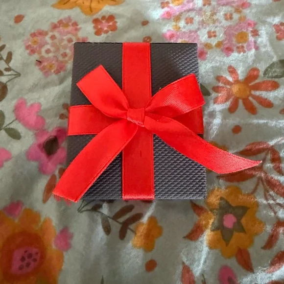 Elegant Gold and Pearl Adjustable Chain Necklace - Picture 3 of 5